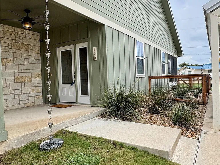 241 Rose Dr #B — Photo 15