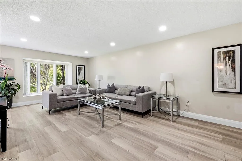 2 bed, 2.0 bath, 1208 sqft, $2,400 — Photo 3