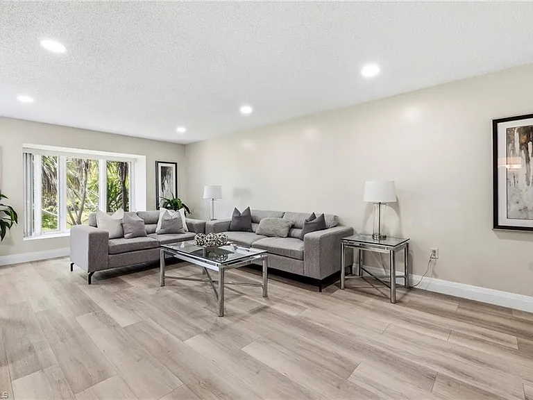 428 Meadowlark Ln #B — Photo 3