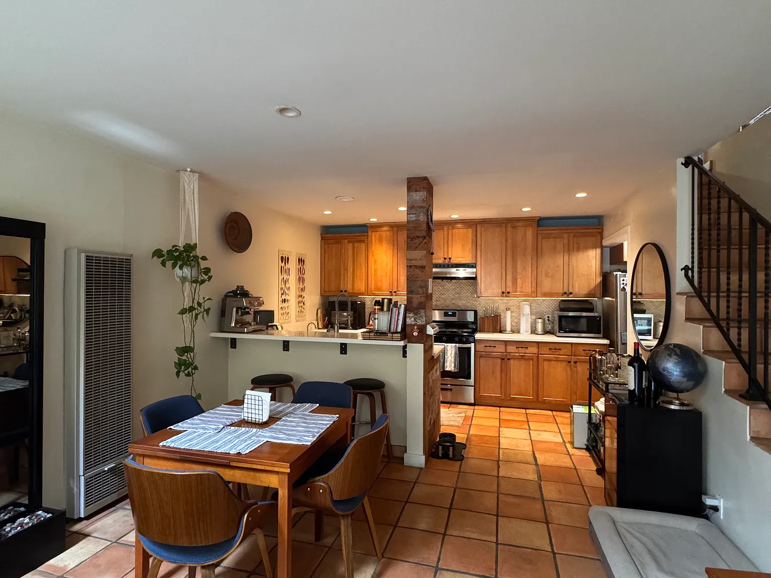 2 bed, 1047 sqft, $4,495 — Photo 2