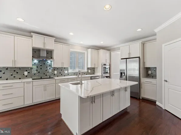 5724 Magnolia Ln, Falls Church, VA 22041