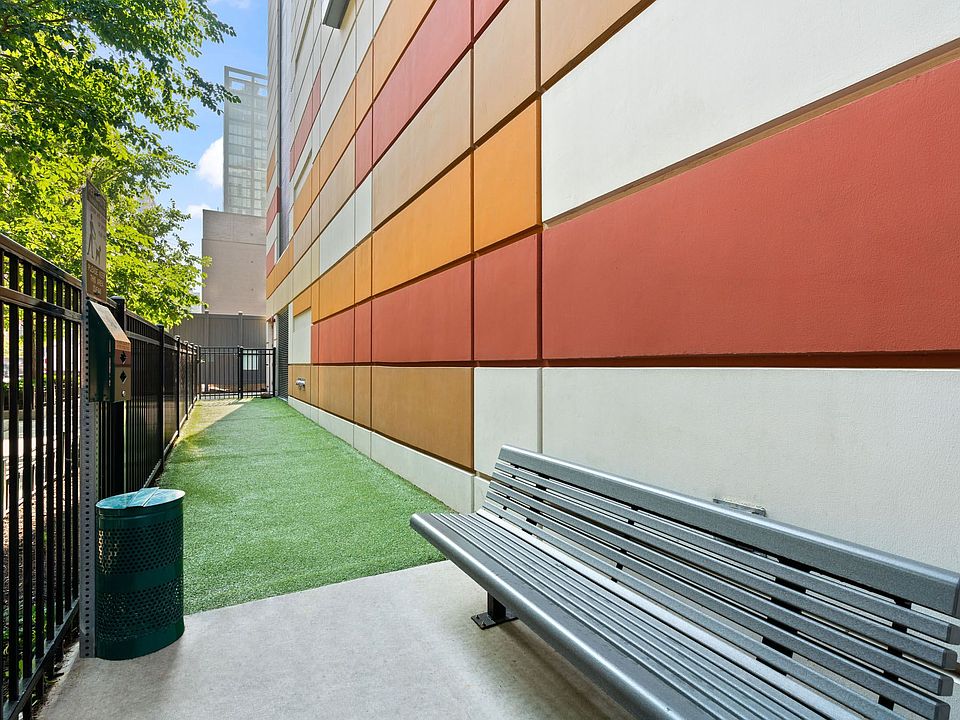Building Photo 4