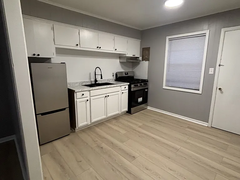 822 Main St #13W — Photo 16
