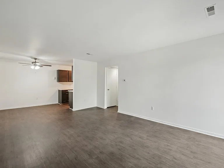 Kimberly Club Apartments — Photo 44