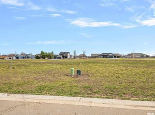 412 Sundown Ln, Chatham, IL
