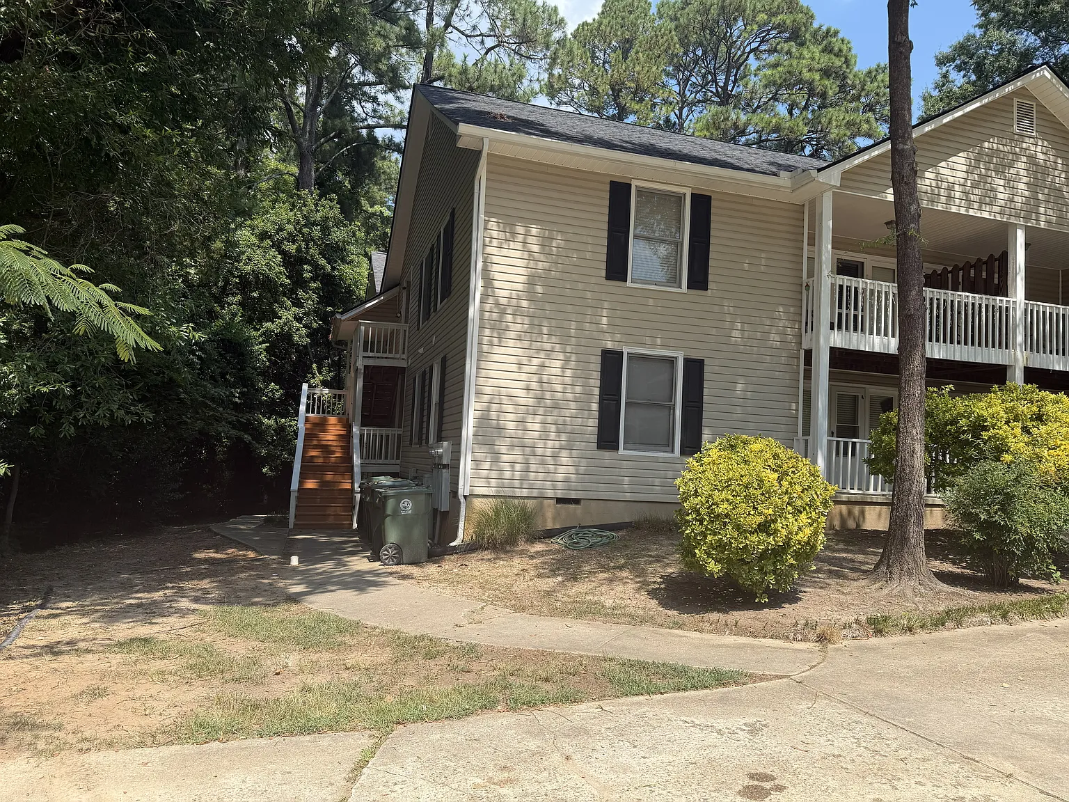 2 bed, 1.5 bath, 1100 sqft, $1,595 — Photo 2