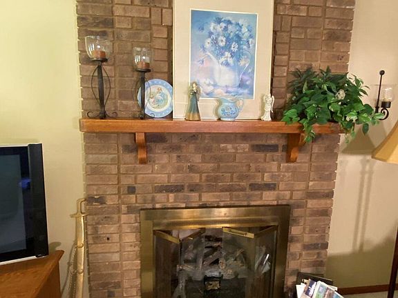 4th image of 310 Woodview Dr