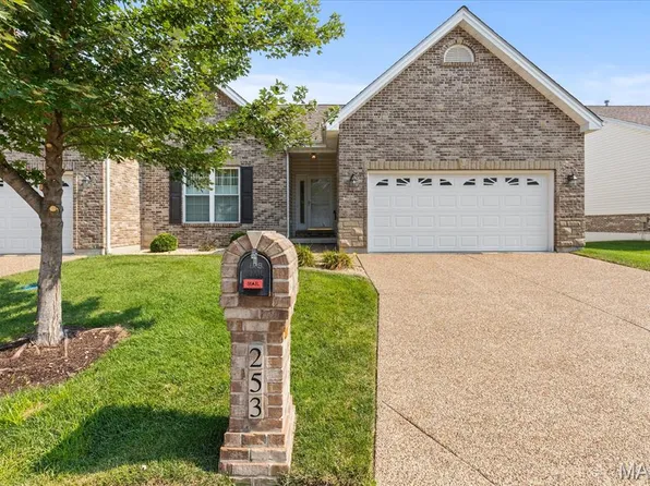 253 Strayhorn Dr, Saint Peters, MO 63376