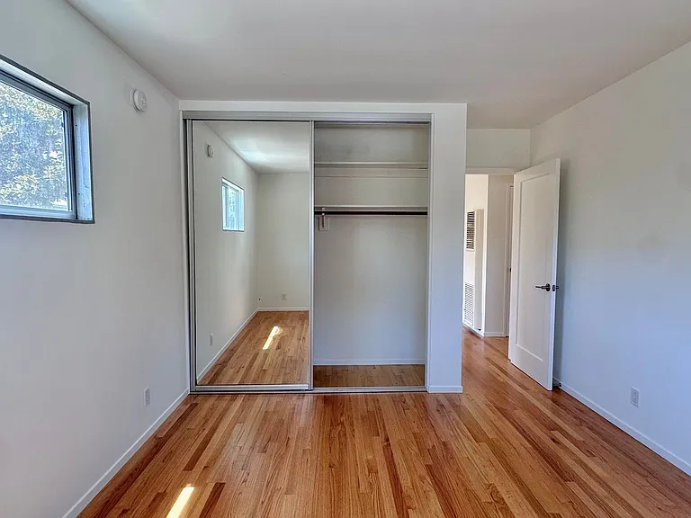 502 Westminster Ave — Photo 21
