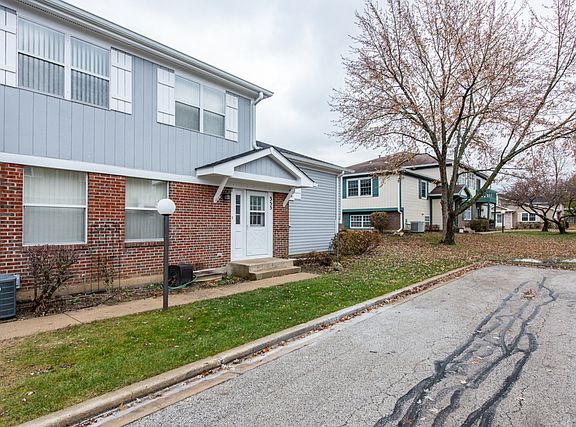 2nd image of 355 Ashwood Ct #4