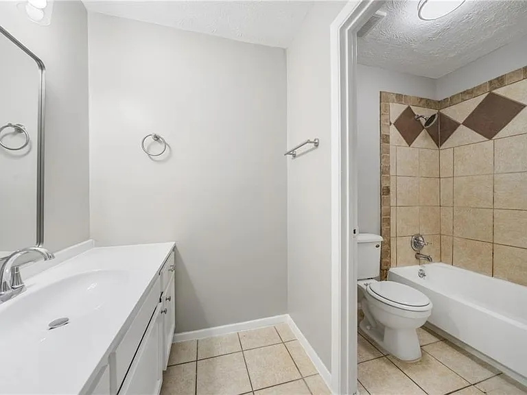 113 Tuxworth Cir — Photo 32