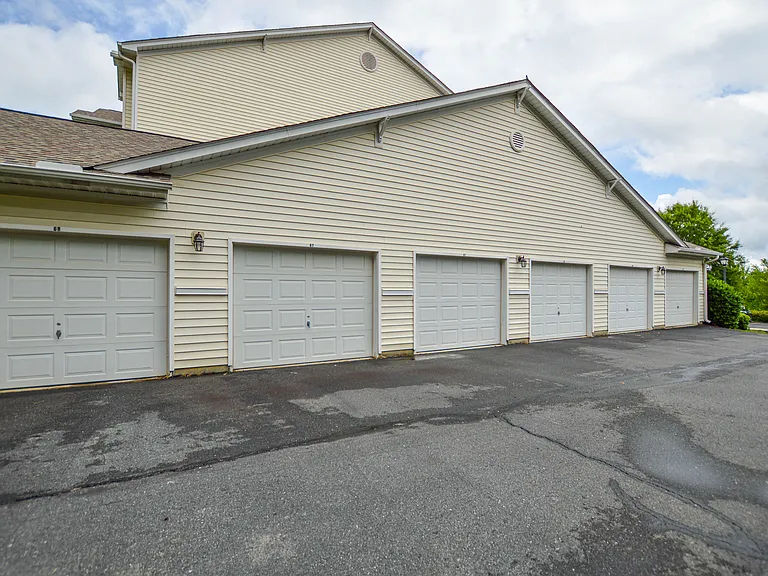 9823 Hyde Glen Ct — Photo 29