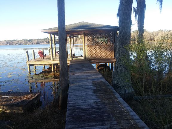 4th image of 320 NW Scenic Lake Dr