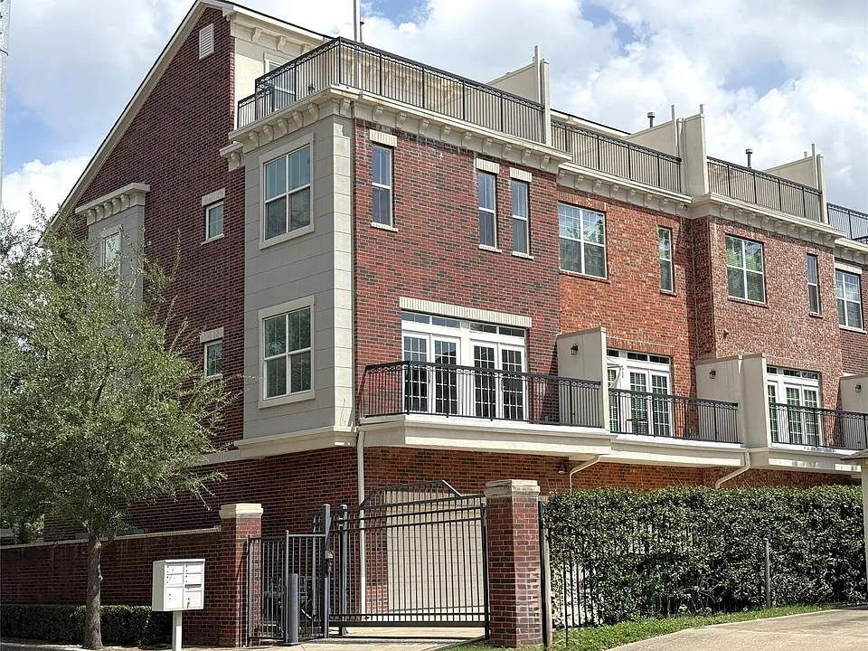 1669 Richmond Ave
