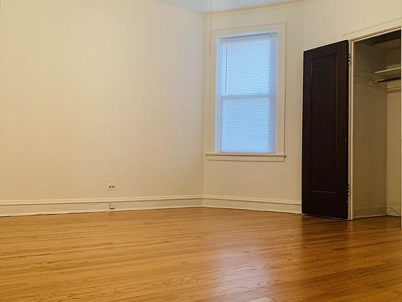 5th image of 6316 N Rockwell St #3