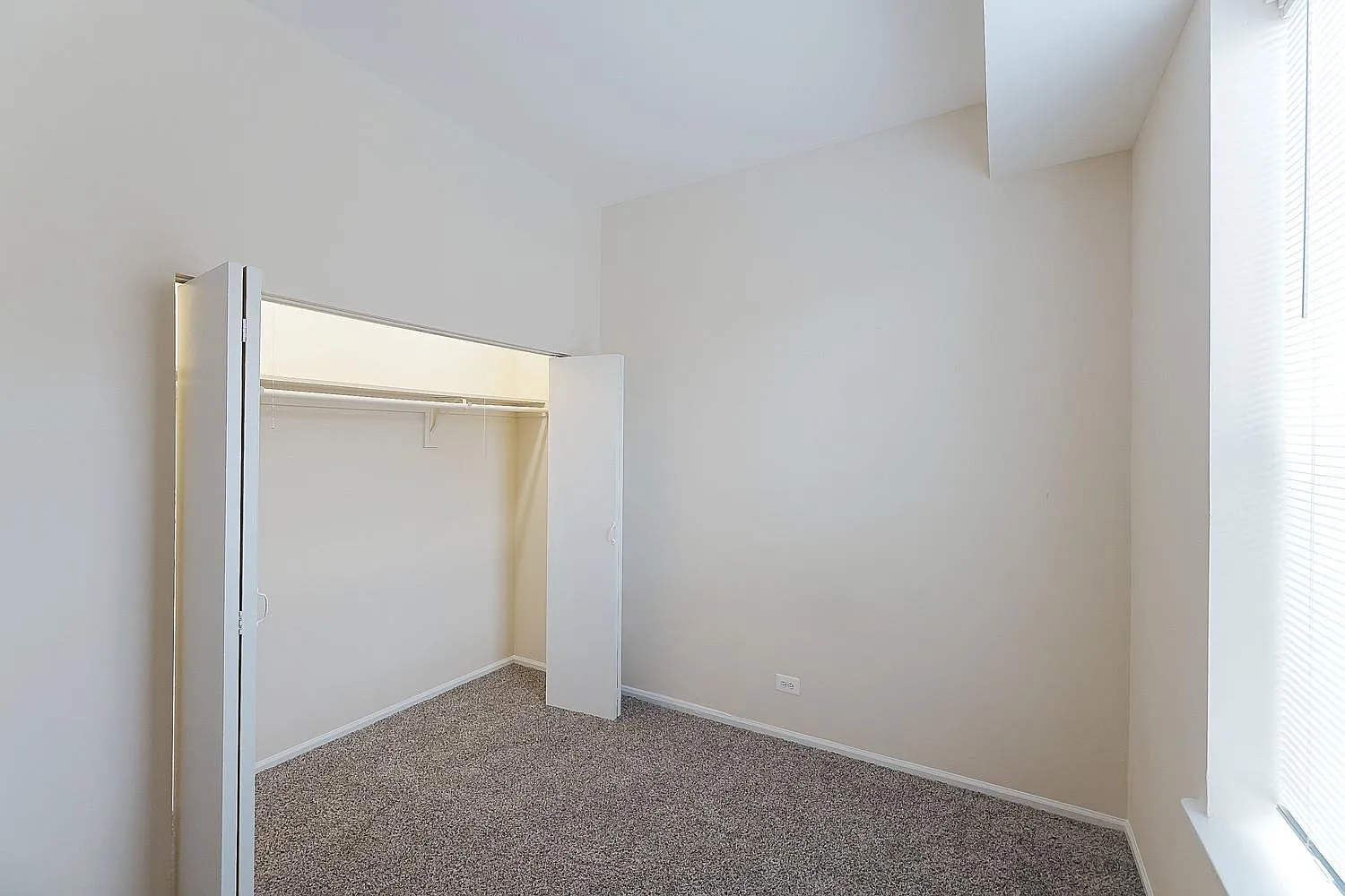 2 bed, $1,350 — Photo 2