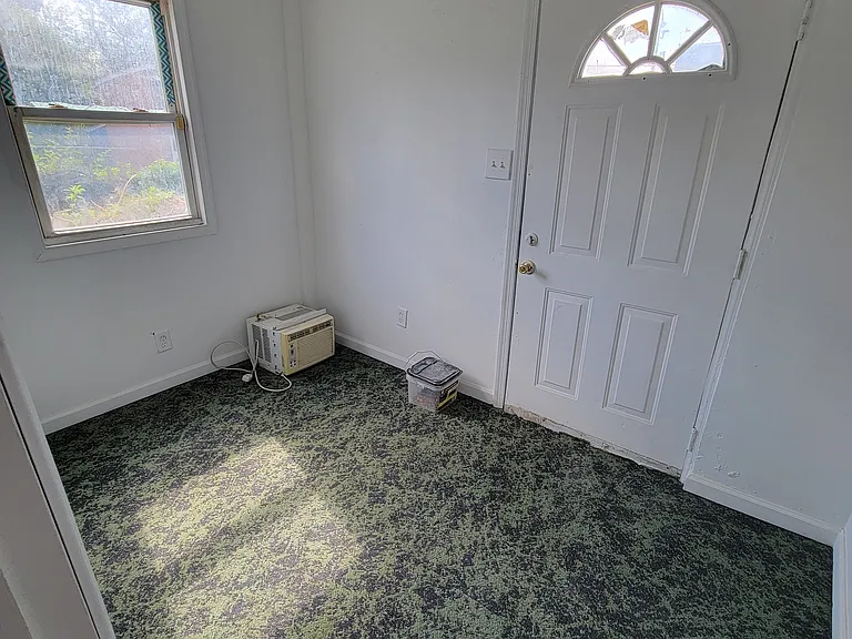 806 W 5th St #1 — Photo 6