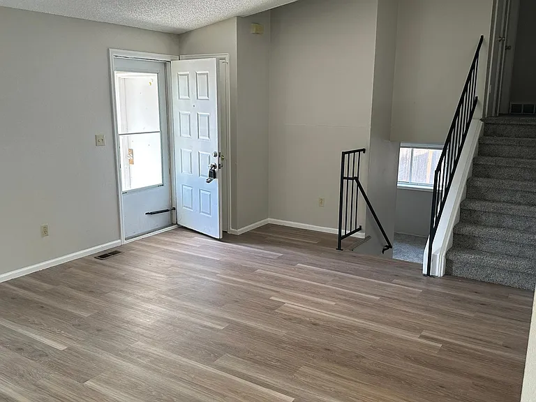 19145 E Oxford Dr — Photo 3