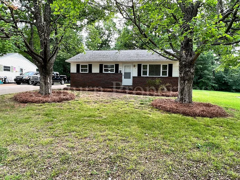 1102 Oak Grove Rd — Photo 1