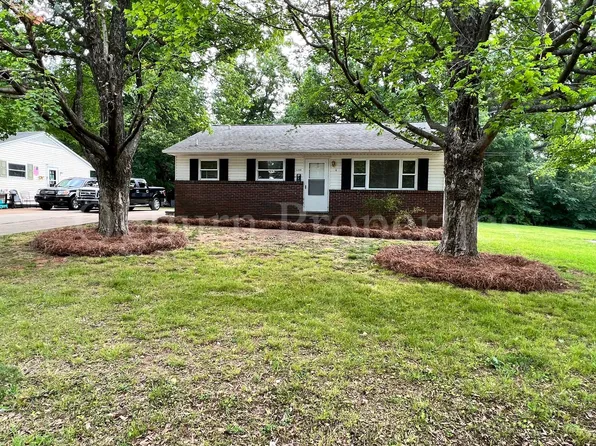 1102 Oak Grove Rd, Winston Salem, NC 27103