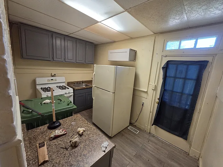 2223 W Fayette St — Photo 12