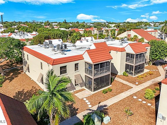 4th image of 845 E Gulf Dr #422
