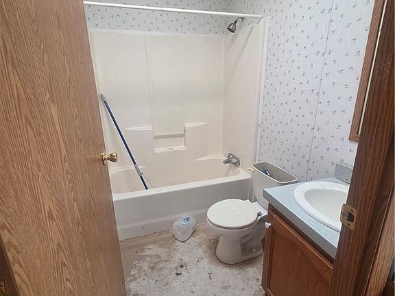 4th image of 1242 Clark St