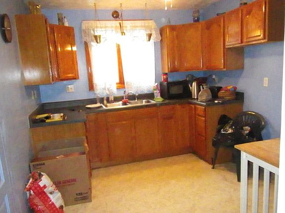 2nd image of 2411 Lovell Ave