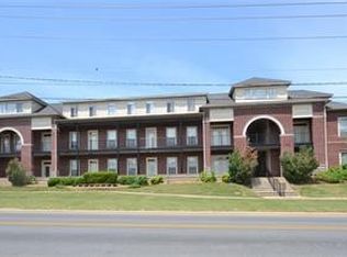 1137 N Leverett Ave, Fayetteville, AR 72703