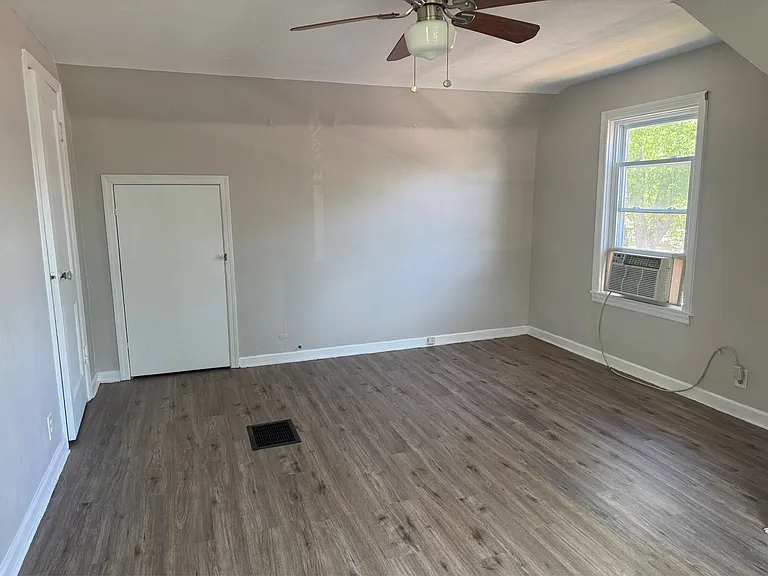 3117 Louise St — Photo 10