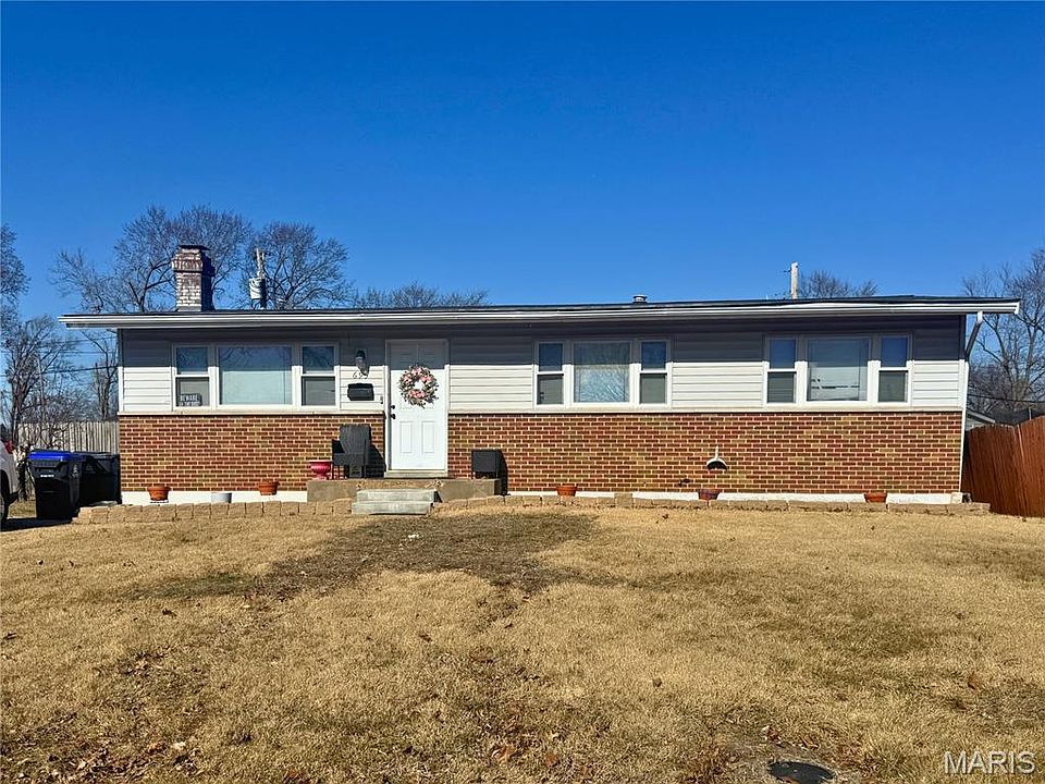 1st image of 695 Loyola Dr
