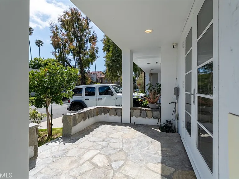 2830 2nd Ave — Photo 5