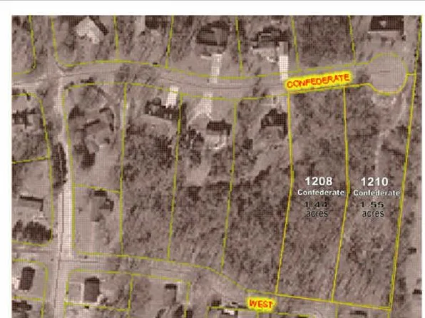 1210 Confederate Dr, Columbia, TN 38401