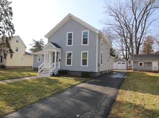 7 S Lincoln St, Batavia, IL 60510