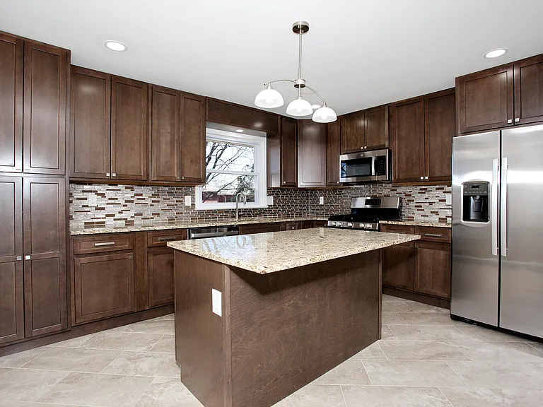 611 Kingsland Ave — Photo 17