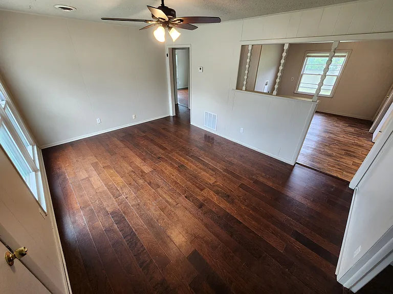 1021 Hillside Dr — Photo 2