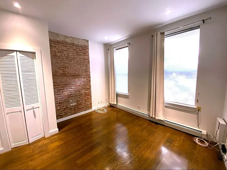 723 Willow Ave #1R — Photo 5