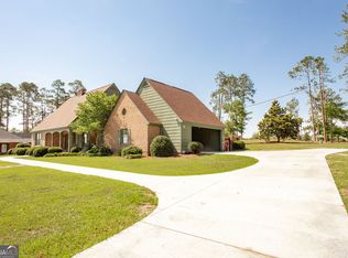 220 Lake Shore Dr, Alma, GA 31510