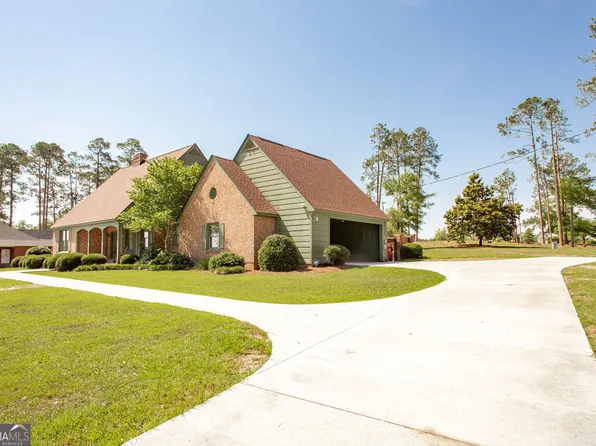 220 Lake Shore Dr, Alma, GA 31510