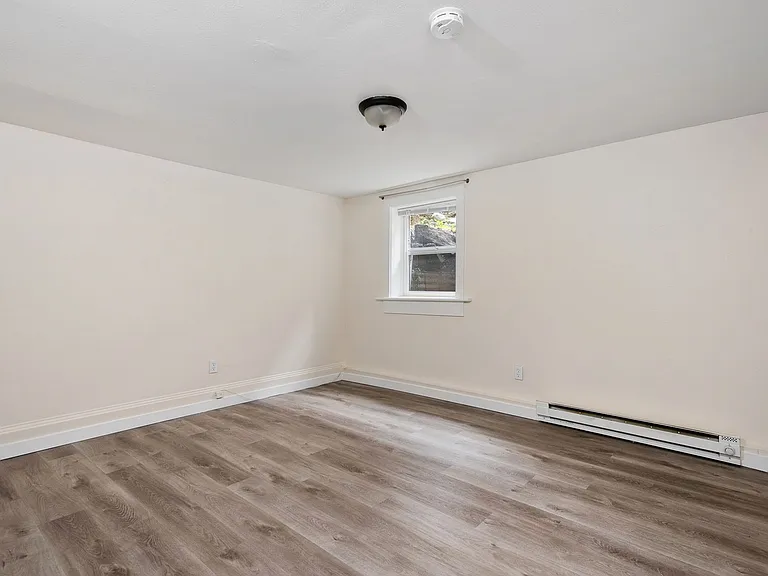 Queen Anne Court — Photo 13