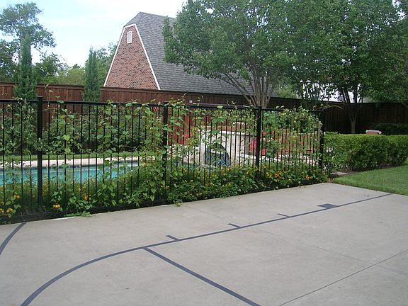5th image of 6021 Gaston Ave