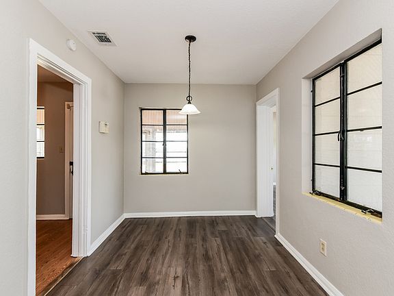 5th image of 402 Ariana Ave