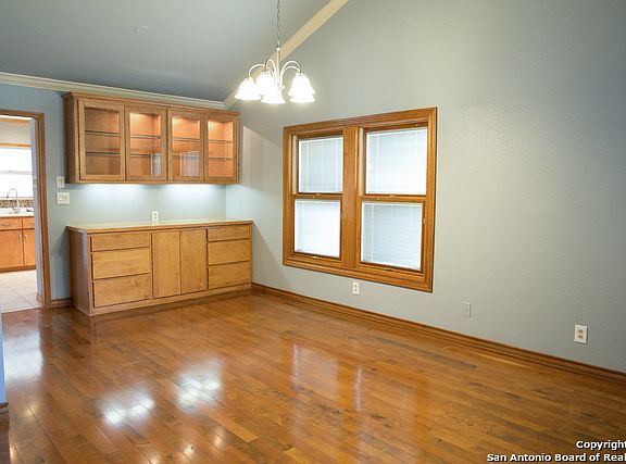 4th image of 1019 Warden St