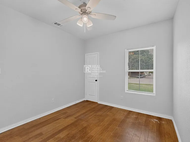 2000 Skylark Dr — Photo 26