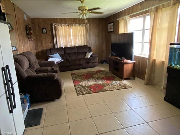 5th image of 436 W Alverdez Ave