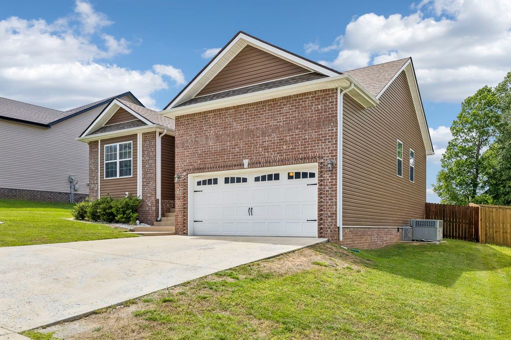 1149 Racker Dr, Clarksville, TN - View 2