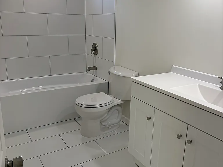 1517 Como Ave #B — Photo 7