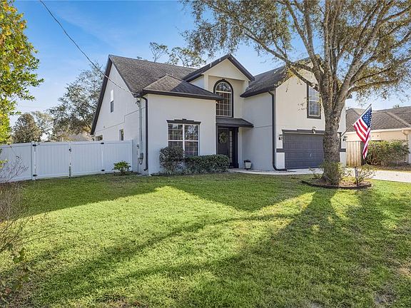 3rd image of 609 Rhodes Dr