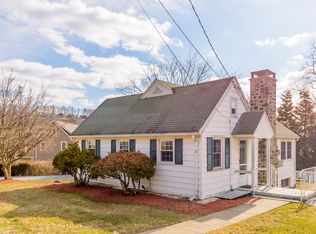 1 Knolls Rd, New Fairfield, CT 06812