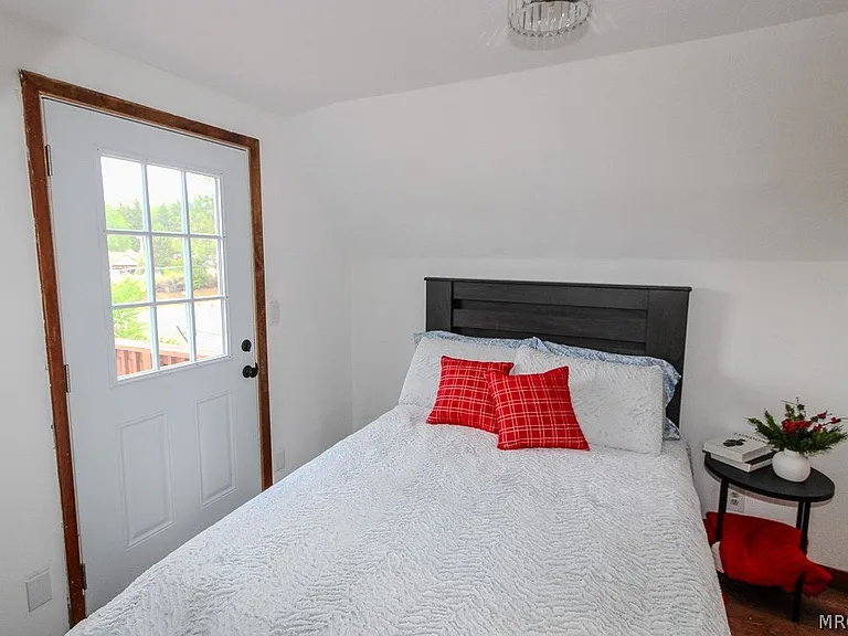 527 Cottage Ln — Photo 20